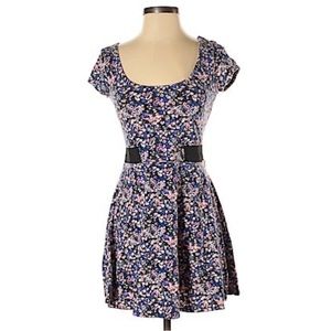 American Eagle Outfitters
Size S (Petite) Casual Dress
